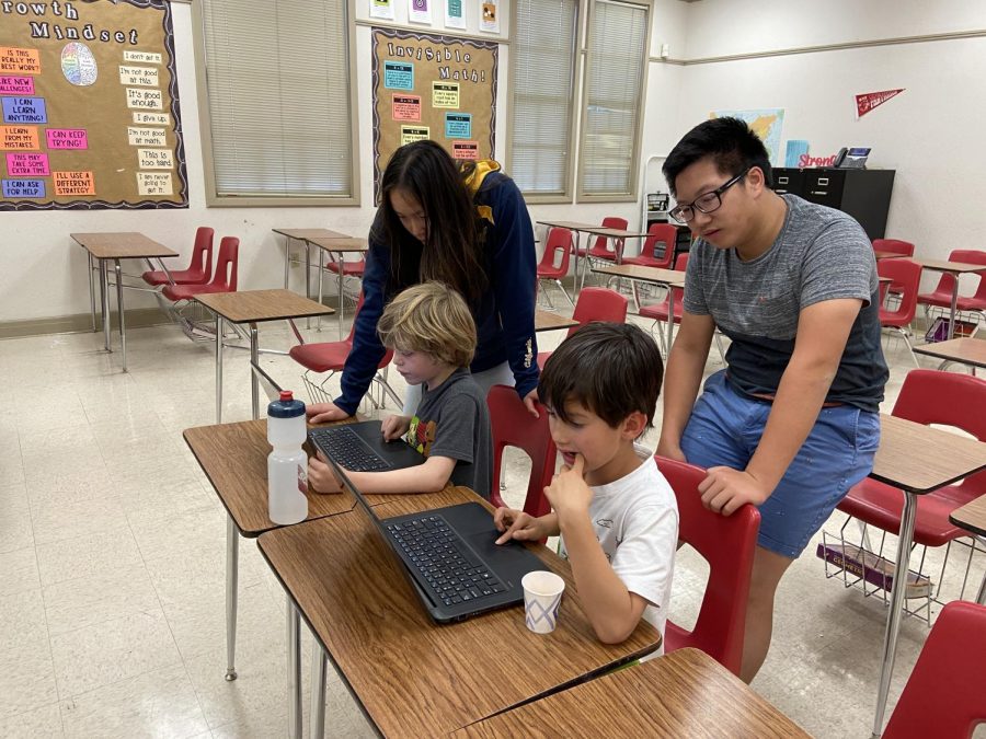 Senior Cherilyn Yu (left) works with high school volunteers to teach STEM subjects to elementary school students during the Elementary Robotics Club program on Nov. 20, 2019.