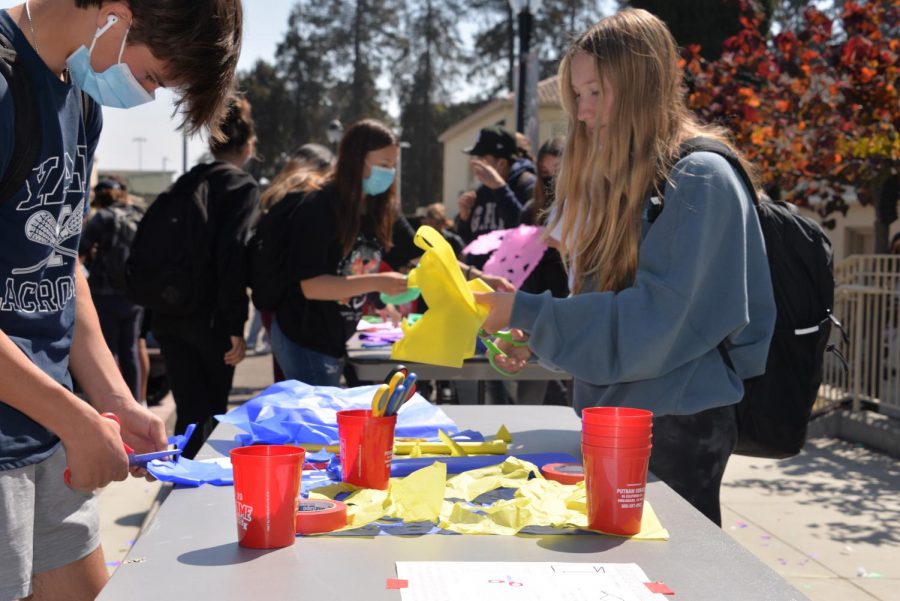 Juniors Kate Bauer and Tate Nelson cut tissue paper for the Papel Picado lunch activity on Sept. 15.