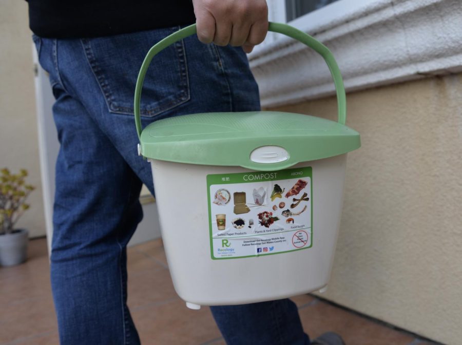 The+Recology+composting+program+is+providing+single+and+multifamily+homes+in+Burlingame+with+green+bins.+