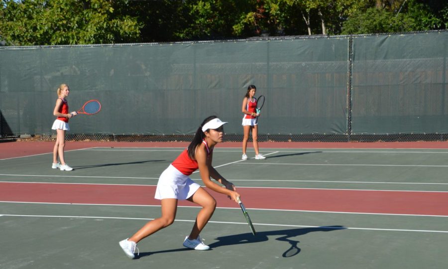 On+Sept.+22%2C+freshmen+Samantha+Tom+and+Evelyn+Du+won+6-0%2C+6-0+in+their+No.+3+doubles+match+against+San+Mateo.
