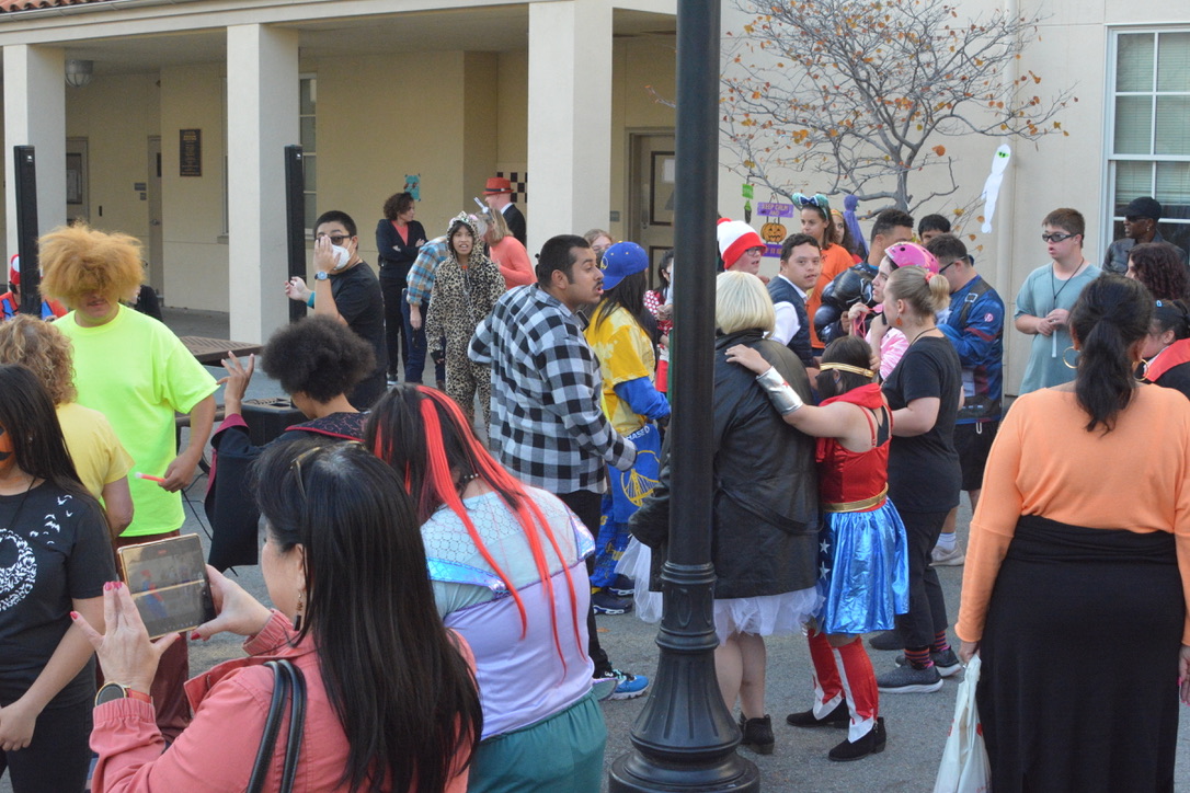In+Halloween+dance%2C+Bay+University+and+Burlingame+students+celebrate+together