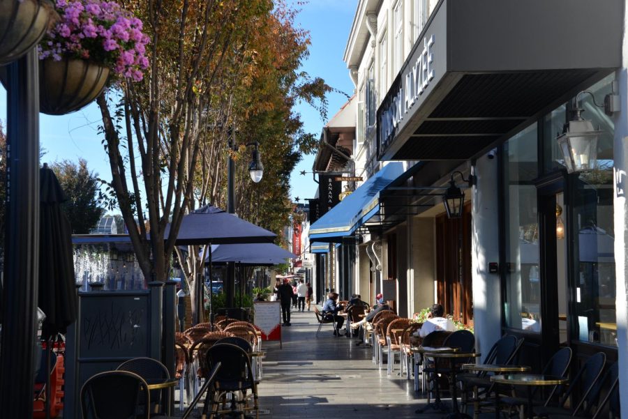 Arrays of beauty salons, juice bars, boba shops, and aesthetic cafes align Burlingame’s downtown.
