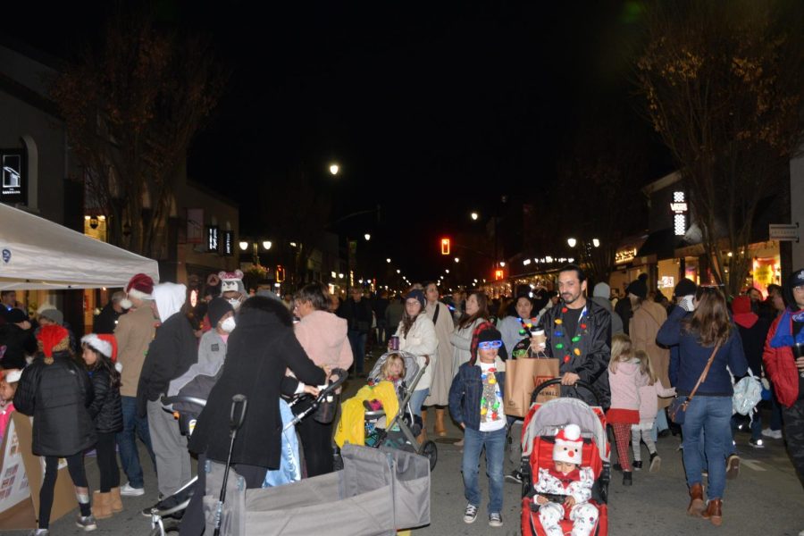 The Tree Lighting ceremony unites Burlingame as residents gather on the ave to enjoy the holiday festivities.