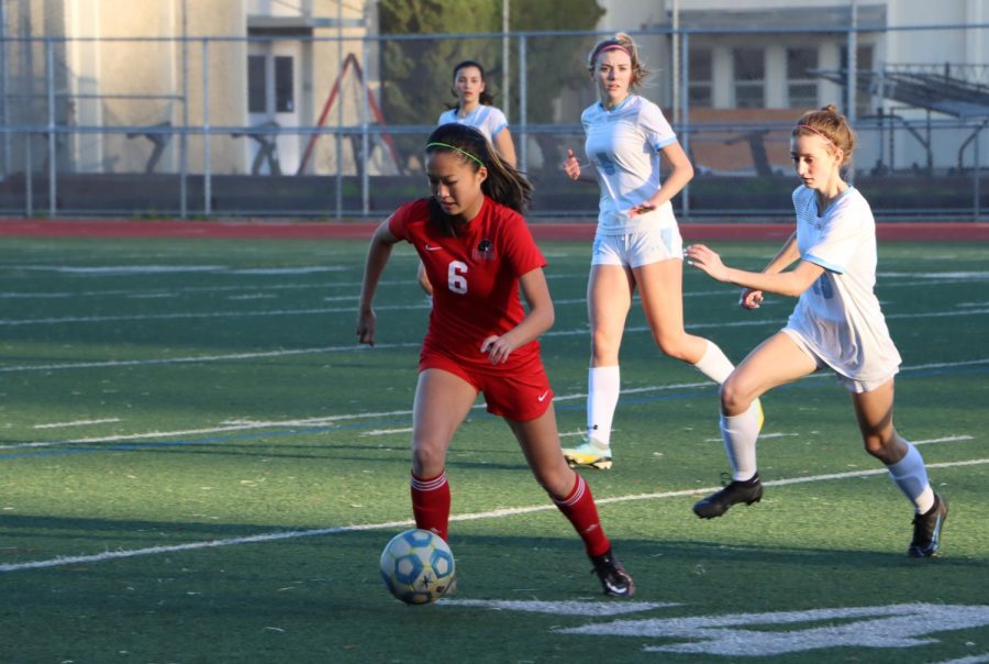 Junior right forward Kaylee Ng consistently made runs down the line in search of crosses and scoring opportunities during girls’ varsity soccer’s league matchup against Hillsdale High School on Tuesday, Jan. 24. 