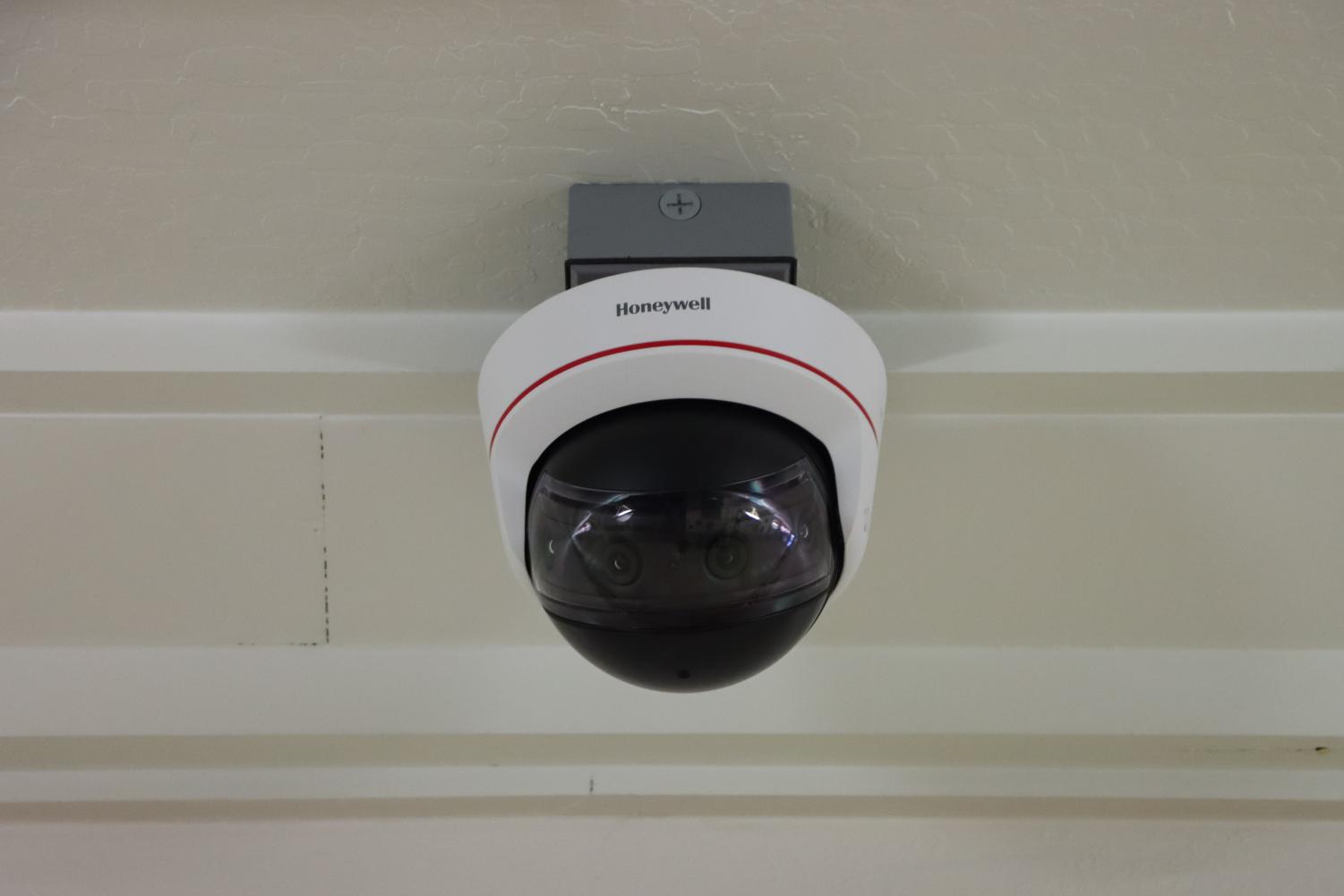Anti-vandalism surveilliance camera