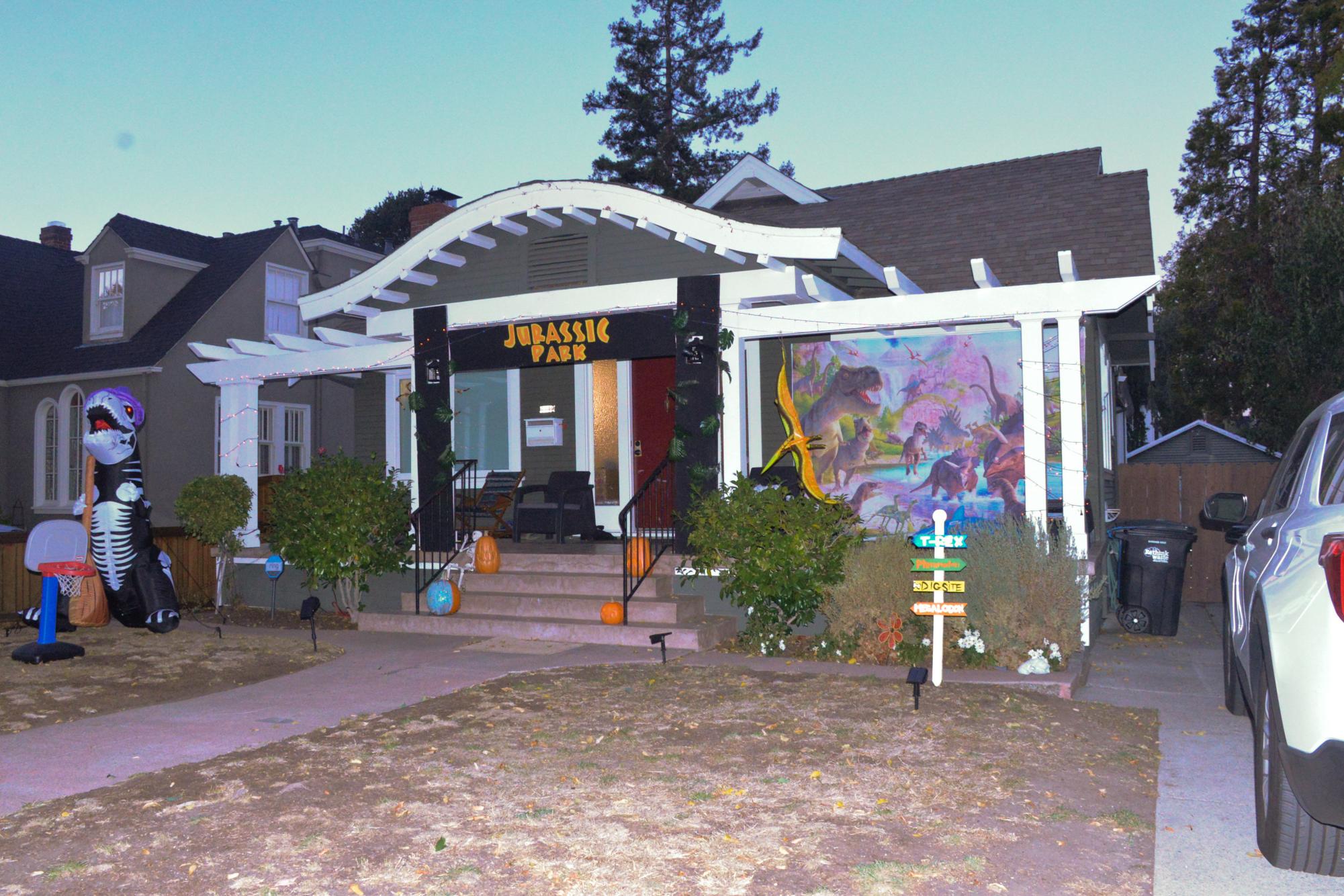 Halloween+on+Cabrillo+Avenue%3A+Residents+prepare+decorations%2C+trick-or-treaters+flock+to+spirited+street