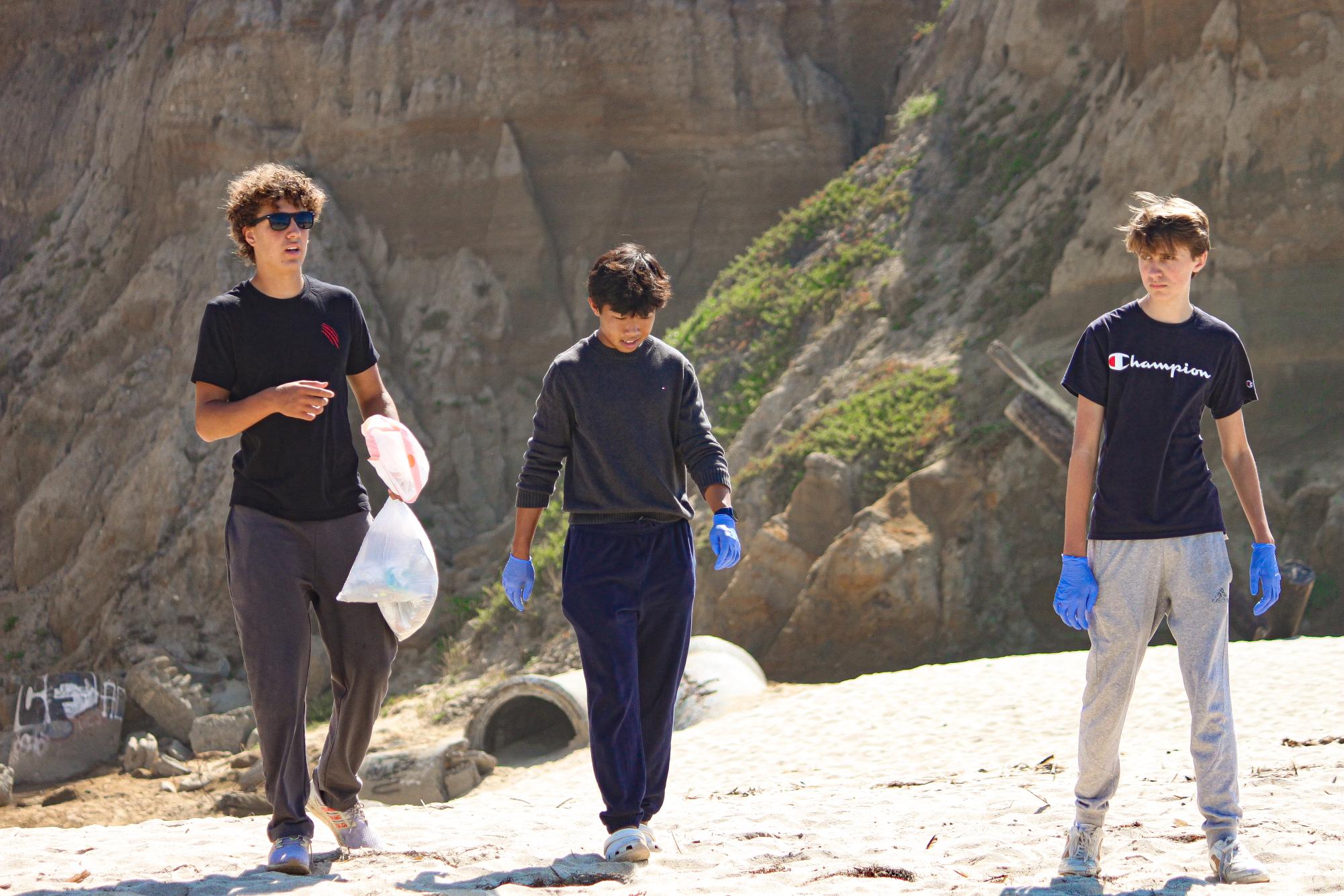 Juniors Luke Levitt, Spencer Phonsombat and Will Kriner met at Ross’ Cove beach on Saturday, October 21st as part of a trash cleanup organized by the Eco-pioneers.