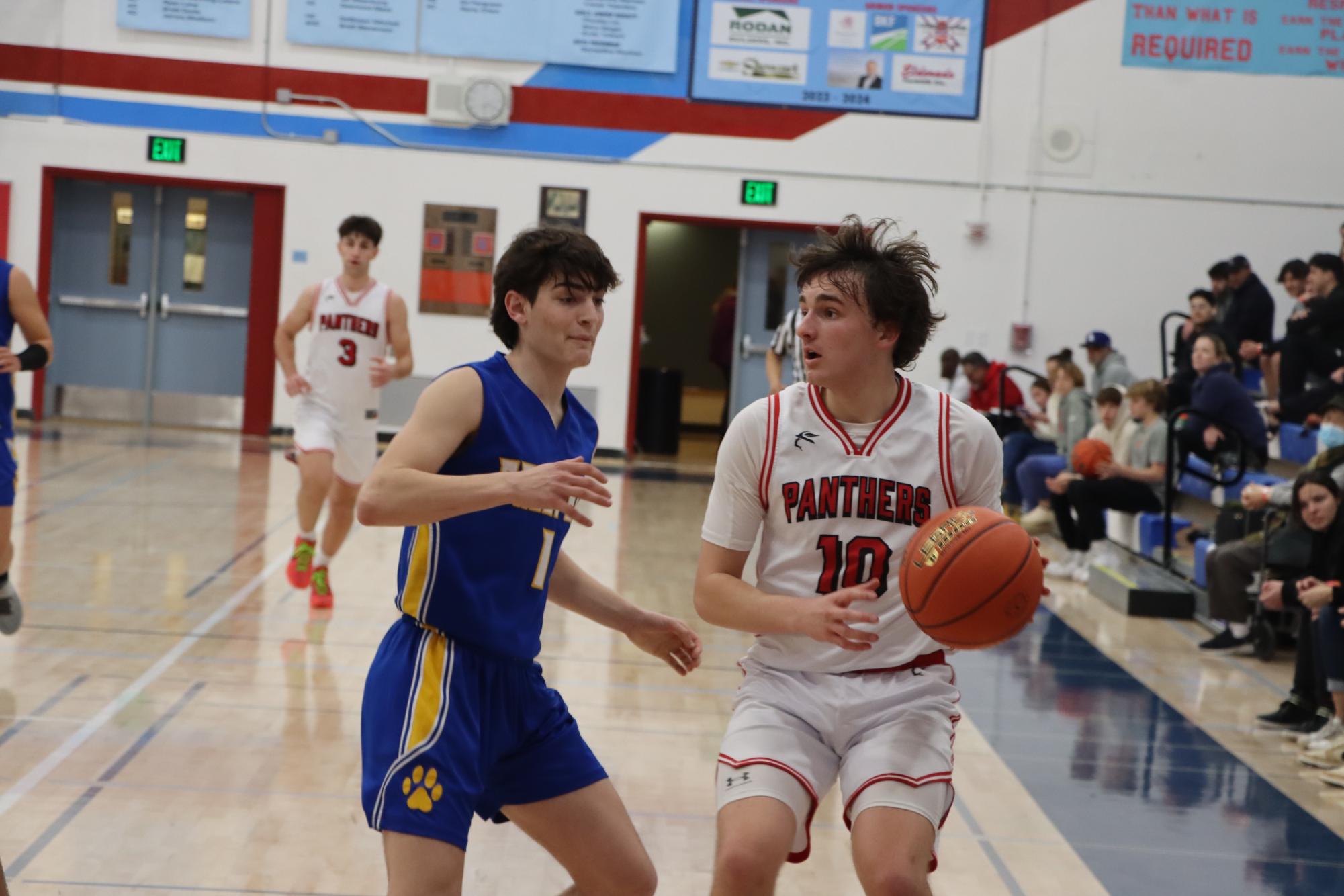 Boys’ basketball blows out Prospect in CCS playoffs – The Burlingame B