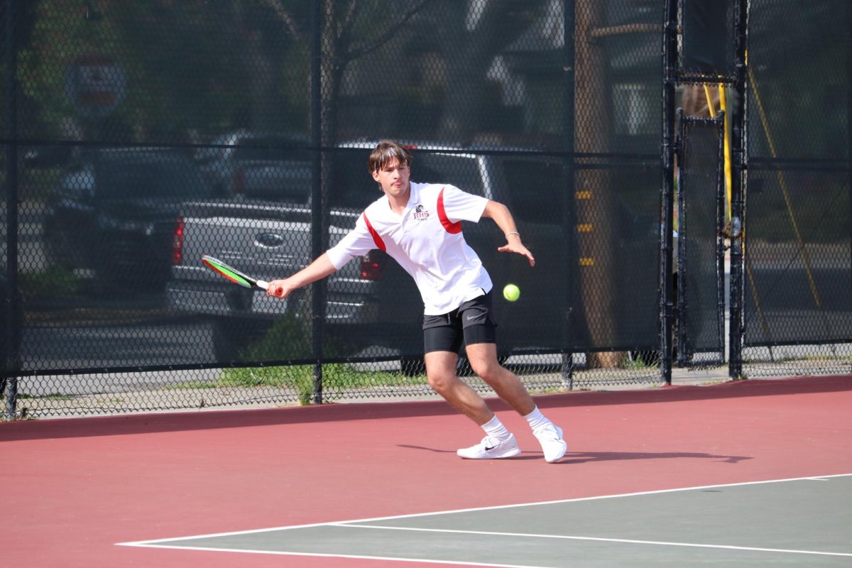 Senior+Dylan+Ares-Hanson+dictated+his+match+at+the+third+singles+position.