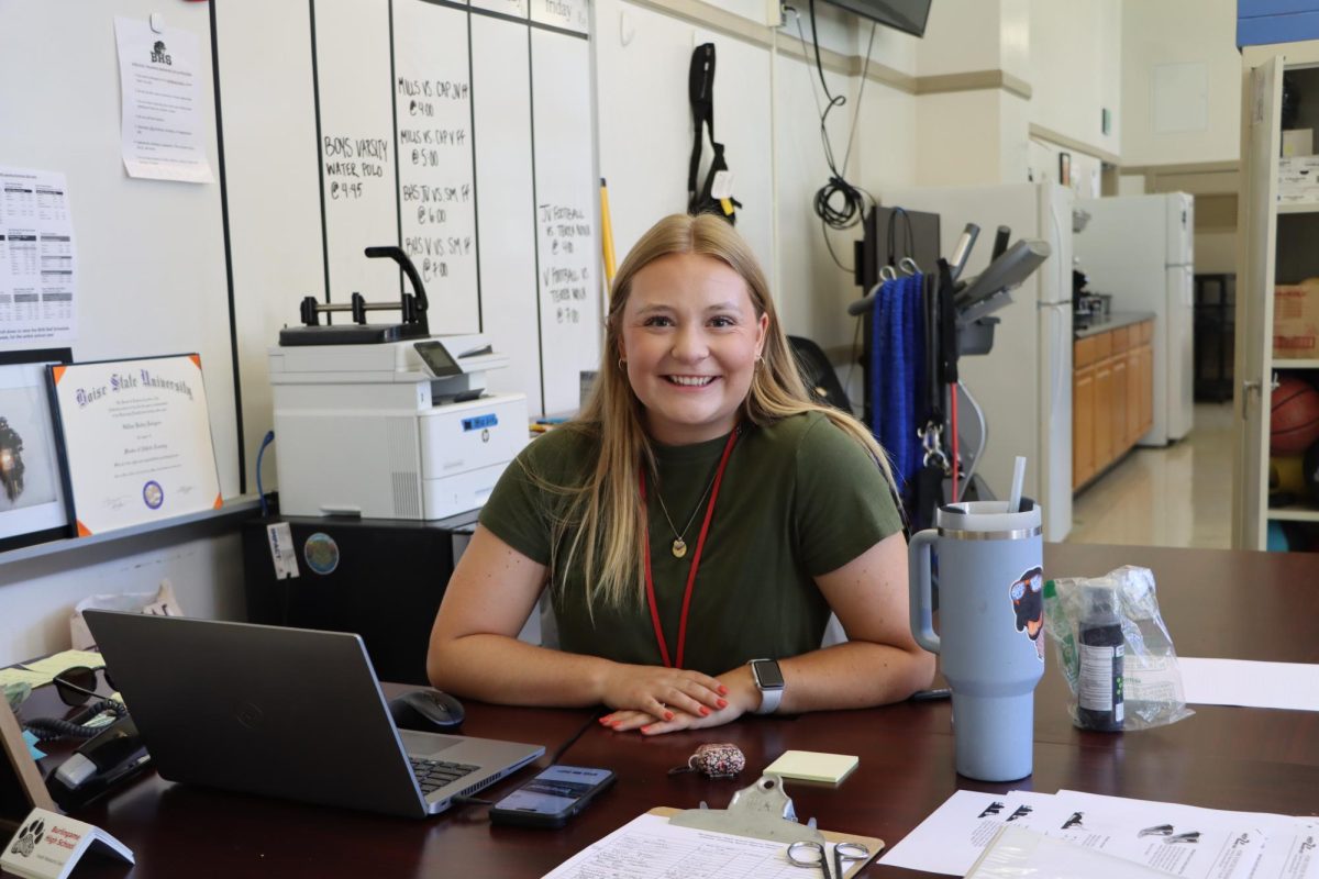 Originally residing in the Bay Area, Gillian Rodgers returns to her hometown to work as an athletic trainer. 