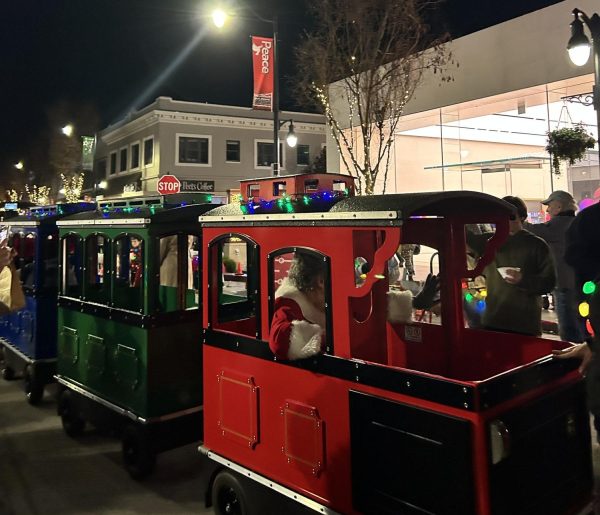 Holiday train ride drives down Burlingame Avenue. 