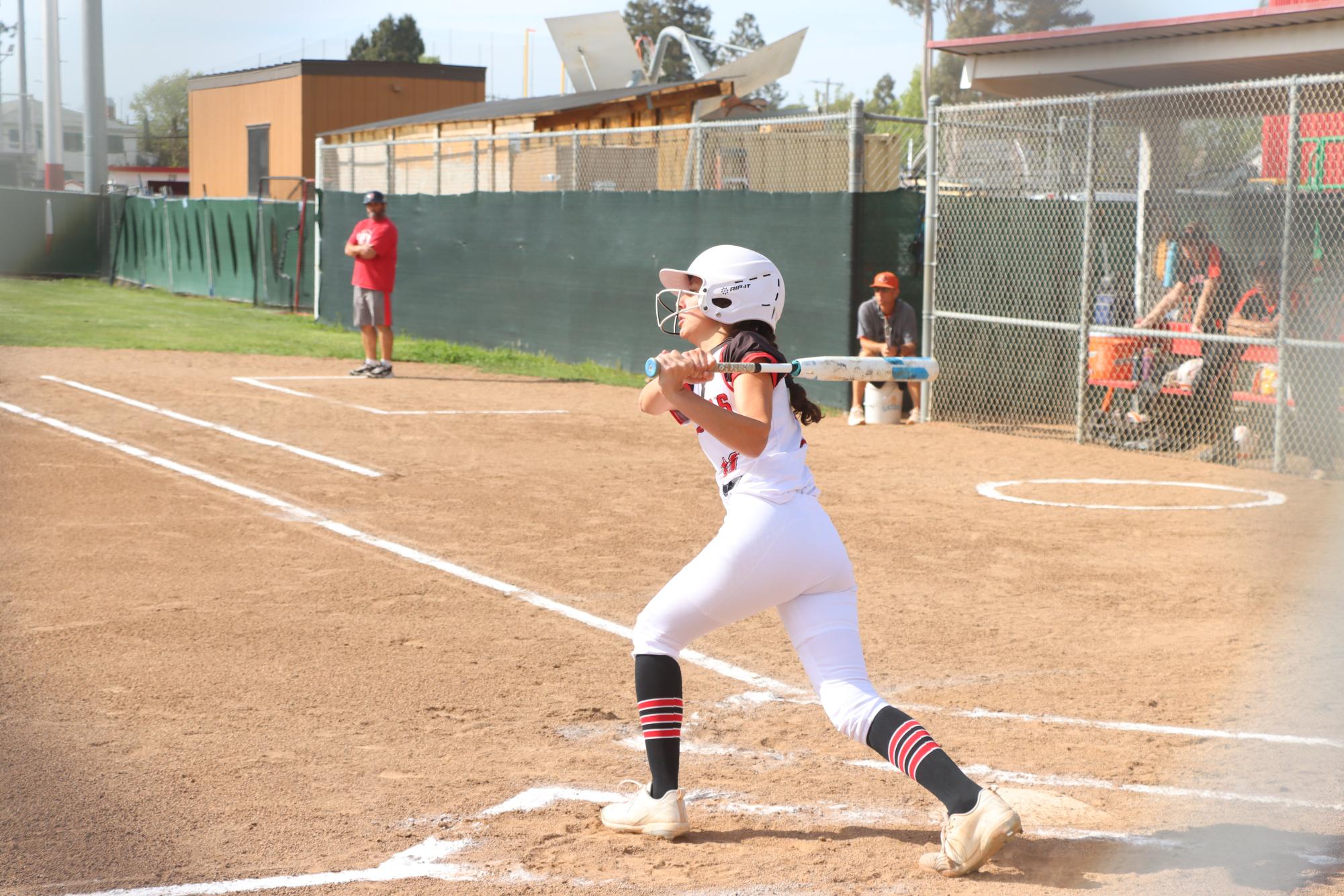 Softball suffers heavy loss to San Mateo in league matchup