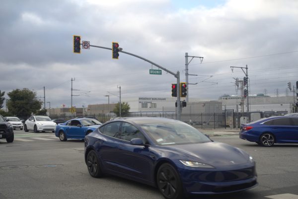 A stream of cars moves through the Broadway intersection, with some turning left to cross the train tracks onto Carolan Avenue. Broadway and Carolan Avenue are both hotspots on a Vision Zero, and the organization’s winter proposal is expected to address these and other safety concerns.