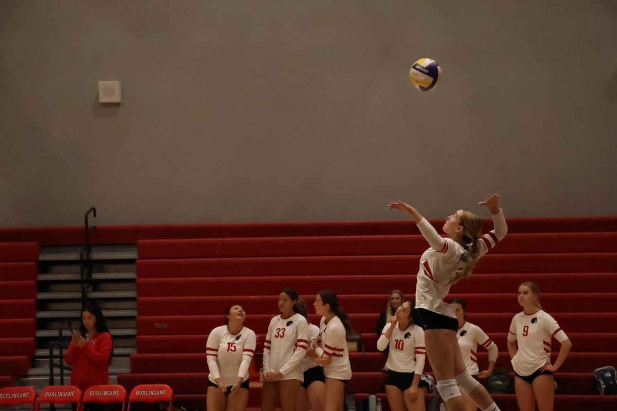 Sophomore setter Elaina Newman serves the ball to the opposing team. 