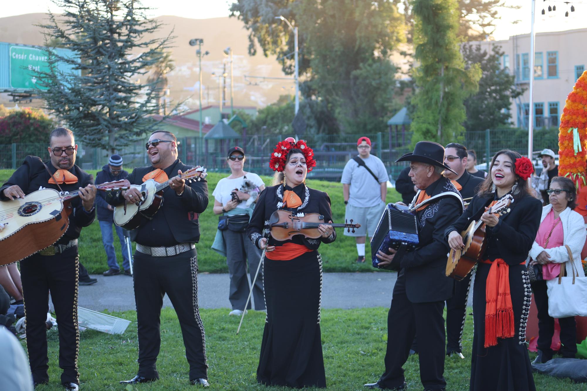 Community gathers to celebrate Día de los Muertos