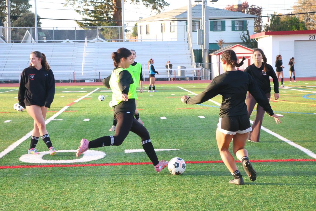 Varsity players warm up with a game of “possession” before a scrimmage against Notre Dame Belmont on Nov. 20.