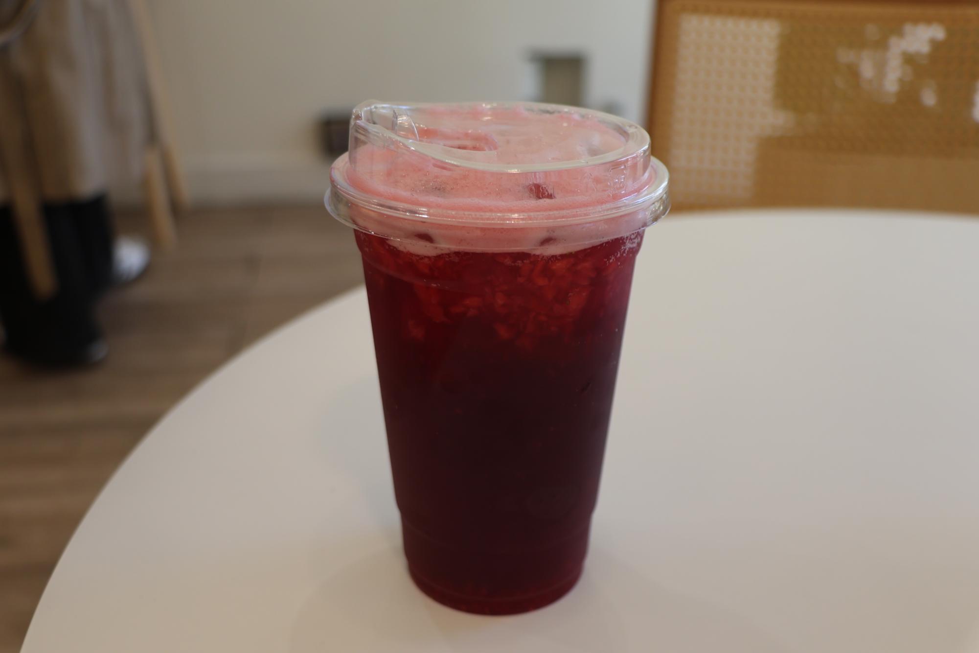 The Hibiscus Strawberry fruit tea had a mix of sweet and sour flavors, but turned out to be an underwhelming drink.
