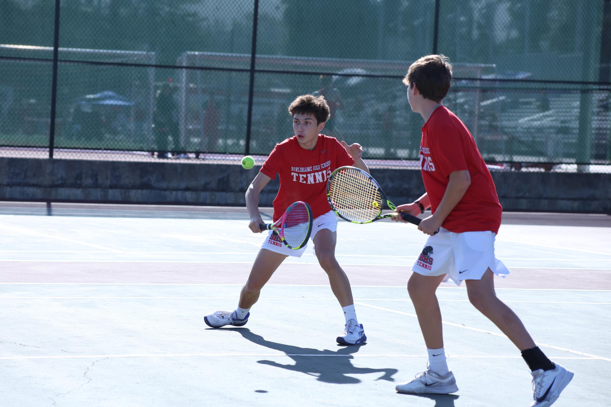 Boys’ tennis suffers defeat in close match against Carlmont