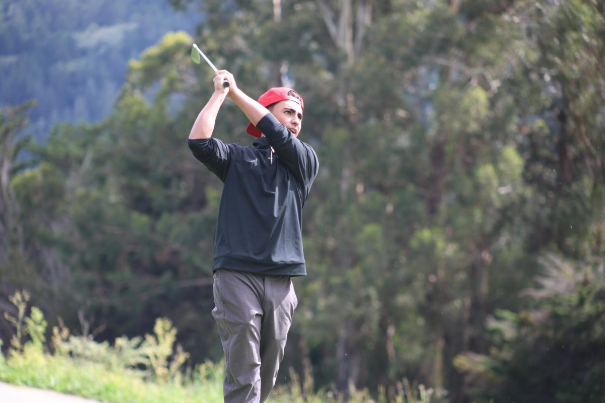 Boys’ golf secures first-place finish in league despite loss to Carlmont
